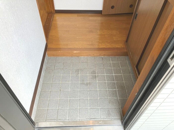 物件内観写真16　(玄関)