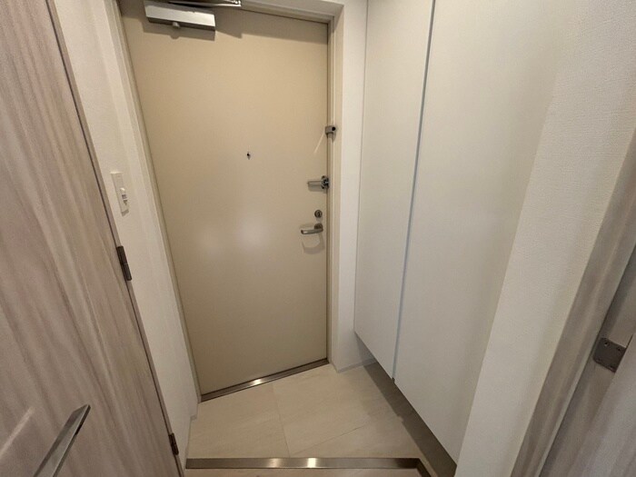 物件内観写真13　(玄関)