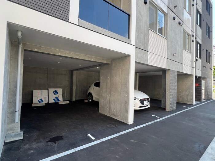 物件外観写真2　(駐車場)