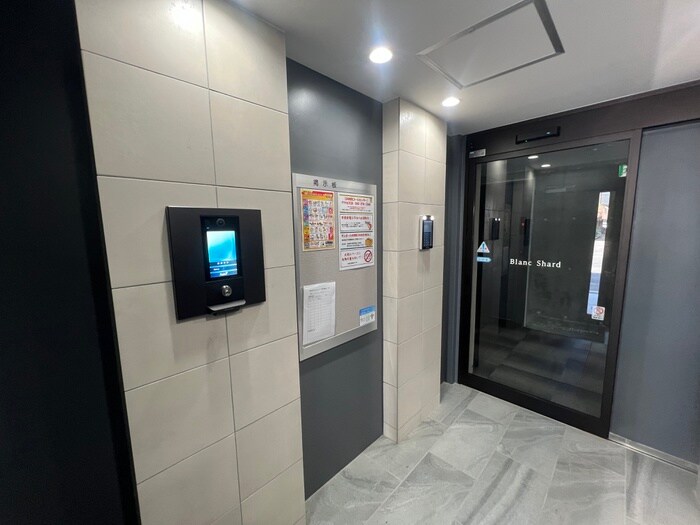 物件外観写真3　(エントランス部分)