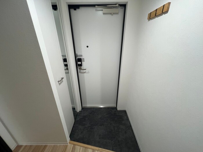 物件内観写真16　(玄関)