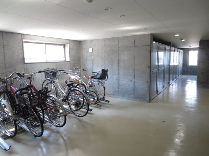 物件外観写真3　(駐輪場)