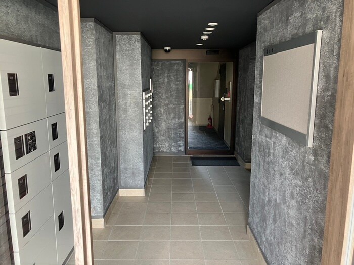 物件外観写真4　(エントランス部分)