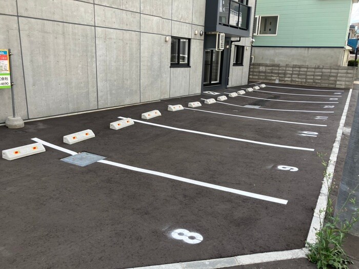 物件外観写真6　(駐車場)