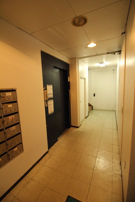 物件外観写真4　(エントランス部分)