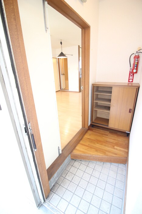 物件内観写真14　(玄関)