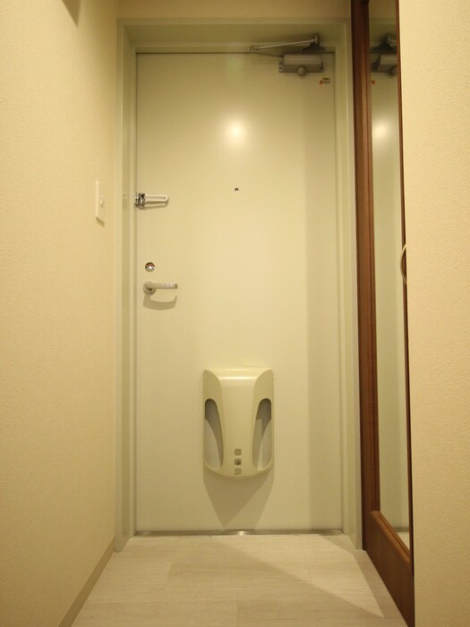 物件内観写真11　(玄関)