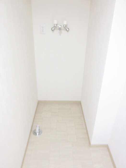 物件内観写真11　(洗濯機置場)