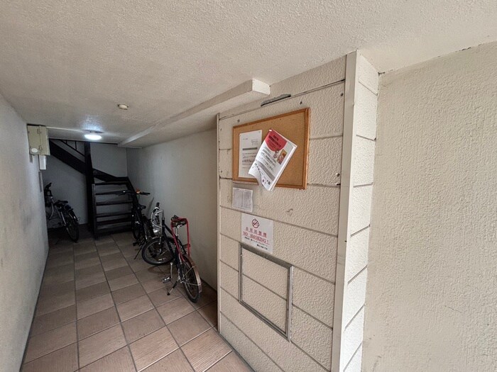 物件外観写真5　(エントランス部分)