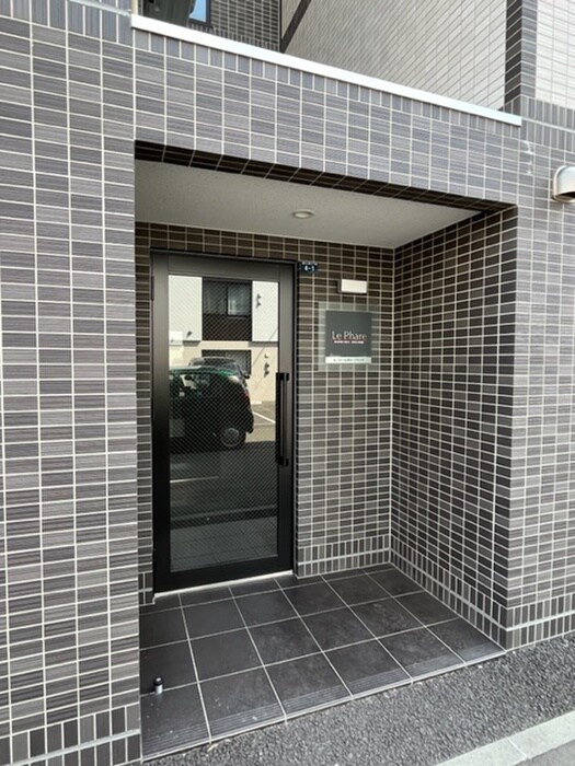 物件外観写真2　(エントランス部分)