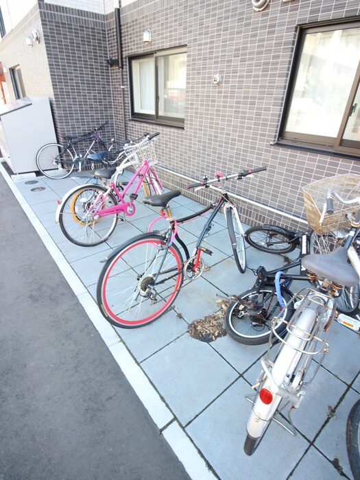 物件外観写真4　(駐輪場)