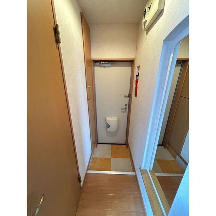 物件内観写真10　(玄関)