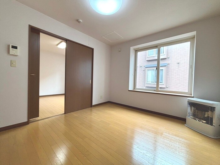 物件内観写真2　(居室)