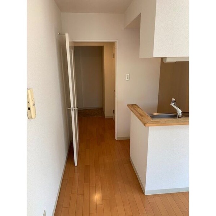 物件内観写真4　(廊下)