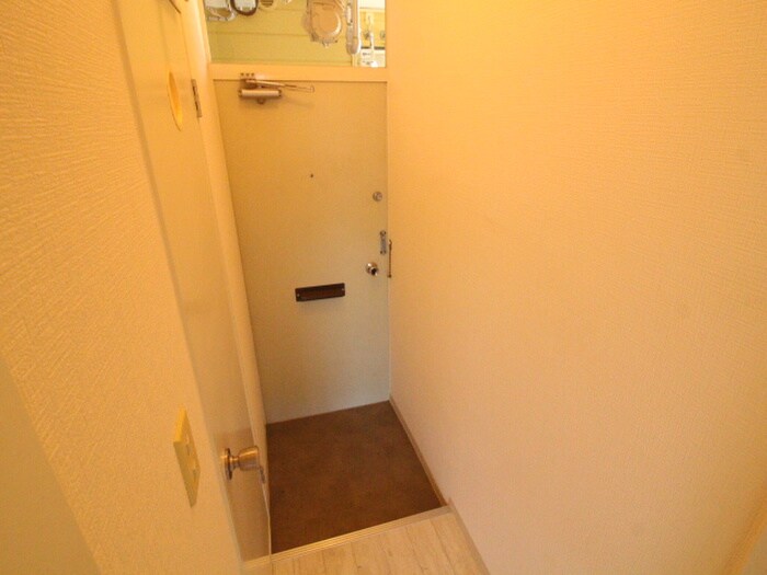 物件内観写真14　(玄関)
