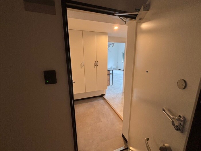 物件内観写真18　(玄関)
