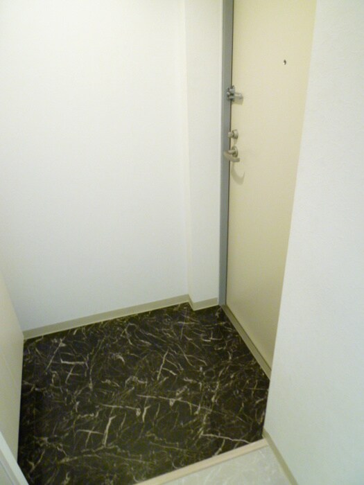 物件内観写真16　(玄関)