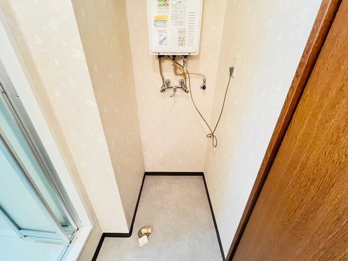 物件内観写真16　(洗濯機置場)