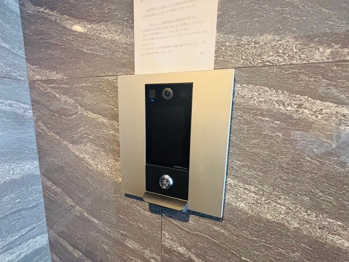 物件外観写真4　(エントランス部分)