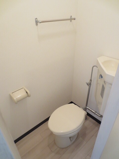 物件内観写真8　(トイレ)