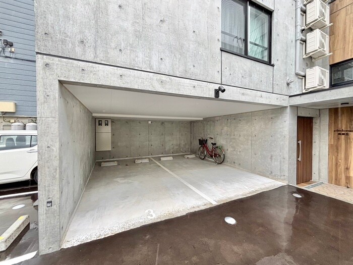 物件外観写真6　(駐車場)