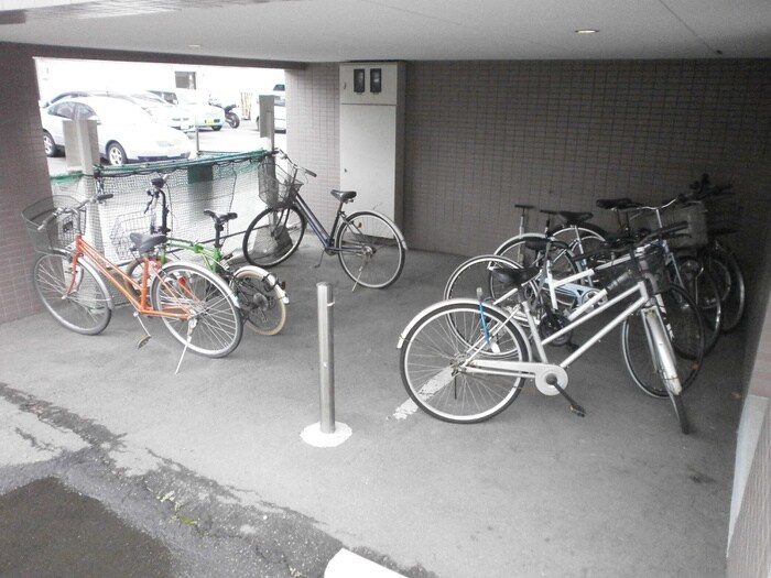 物件外観写真3　(駐輪場)