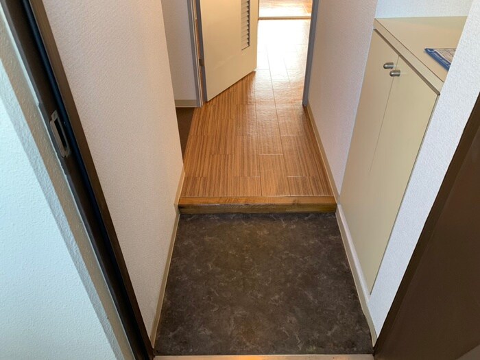 物件内観写真16　(玄関)