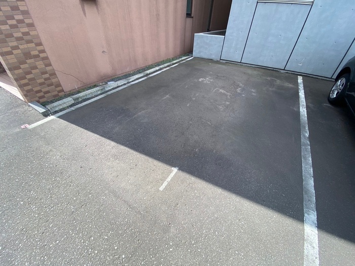 物件外観写真3　(駐車場)