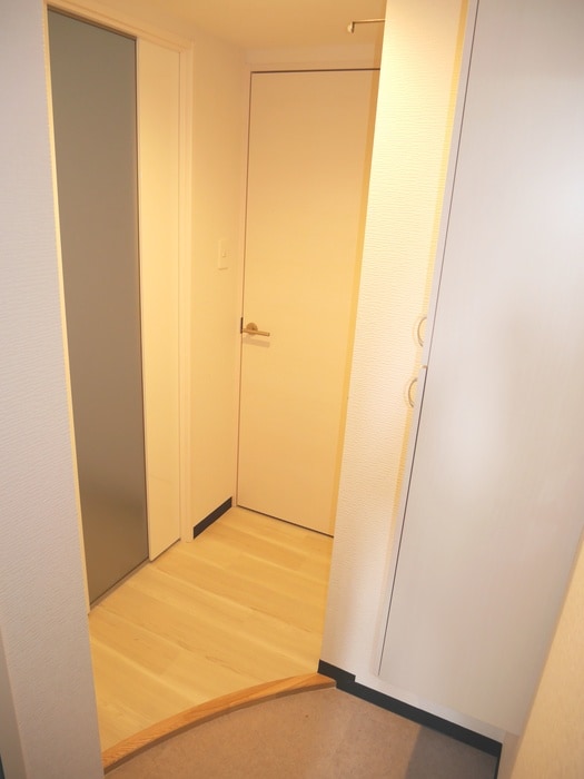 物件内観写真16　(玄関)
