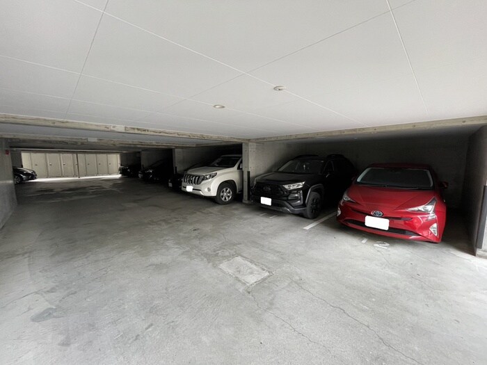 物件外観写真3　(駐車場)