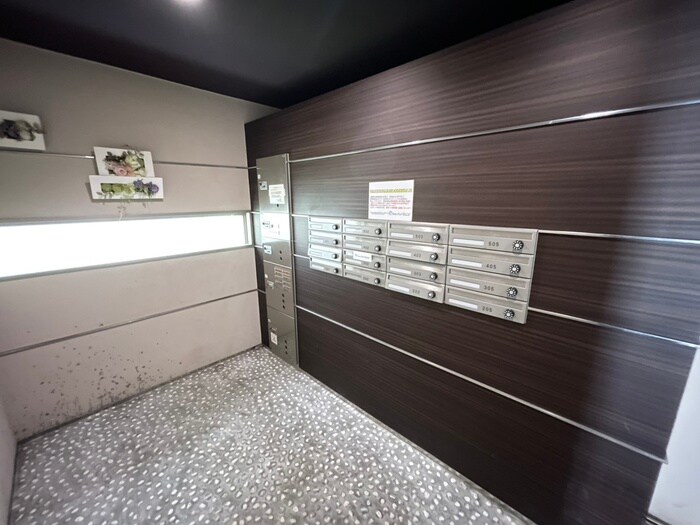 物件外観写真5　(エントランス部分)