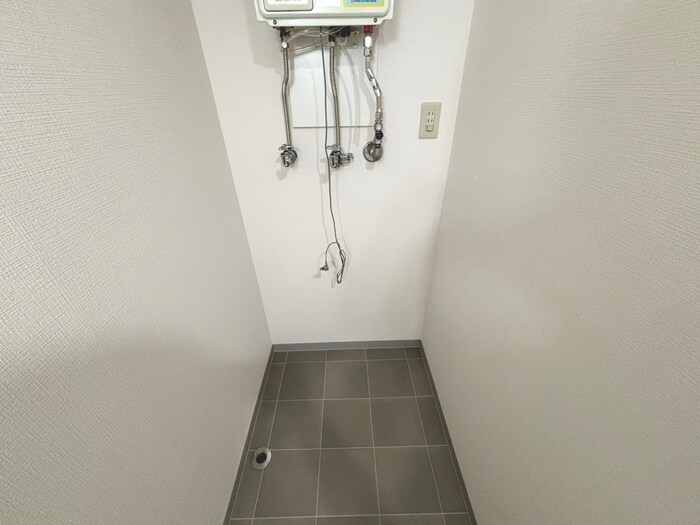 物件内観写真16　(洗濯機置場)