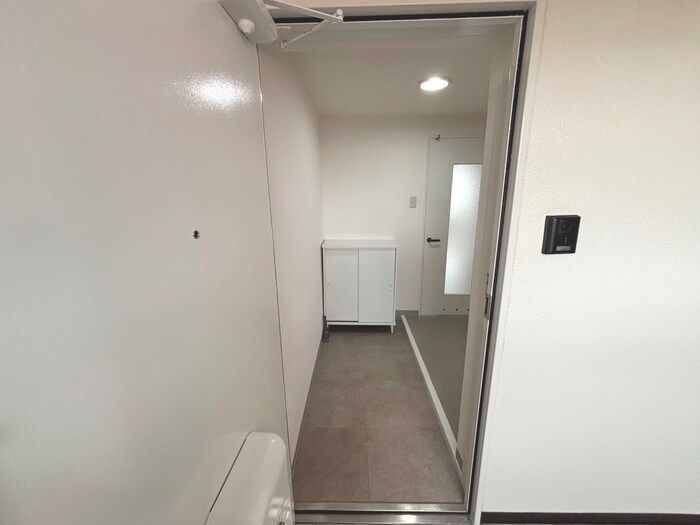 物件内観写真18　(玄関)