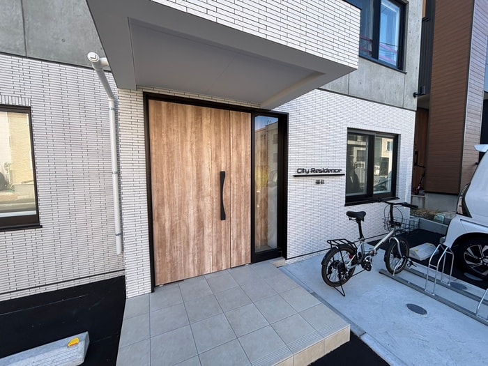 物件外観写真5　(エントランス部分)