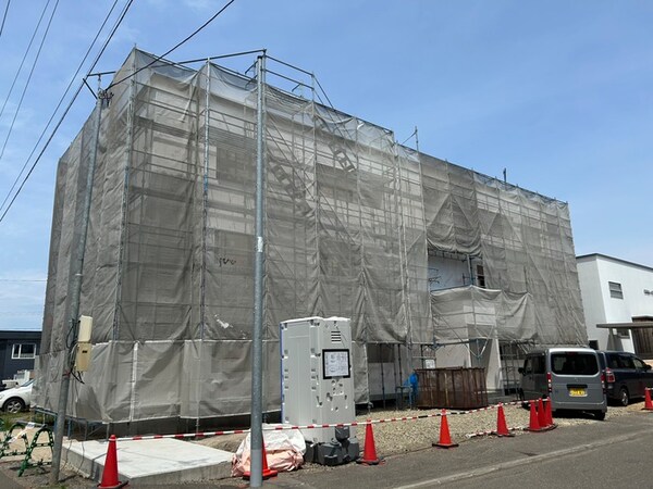 建築中