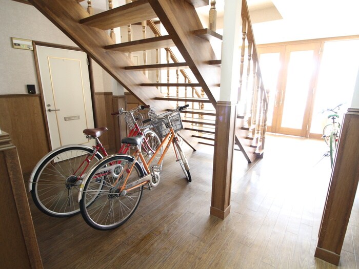 物件外観写真4　(駐輪場)