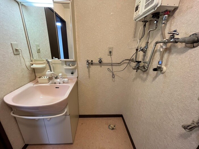 物件内観写真18　(洗濯機置場)