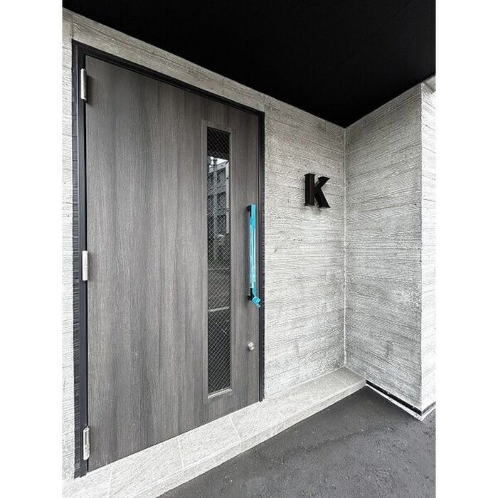 物件外観写真5　(エントランス部分)