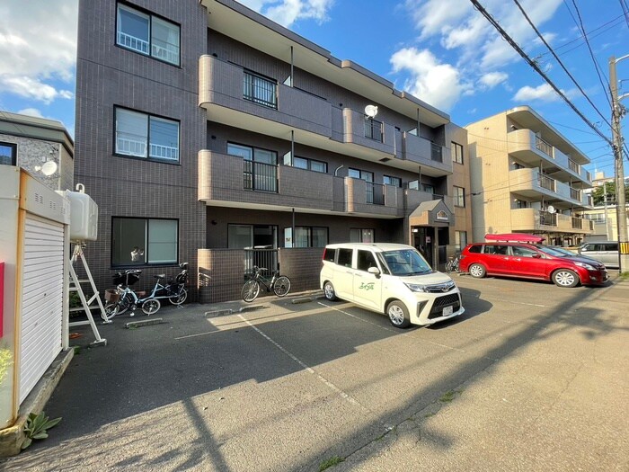 物件外観写真4　(駐車場)