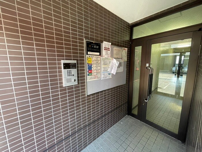物件外観写真5　(エントランス部分)