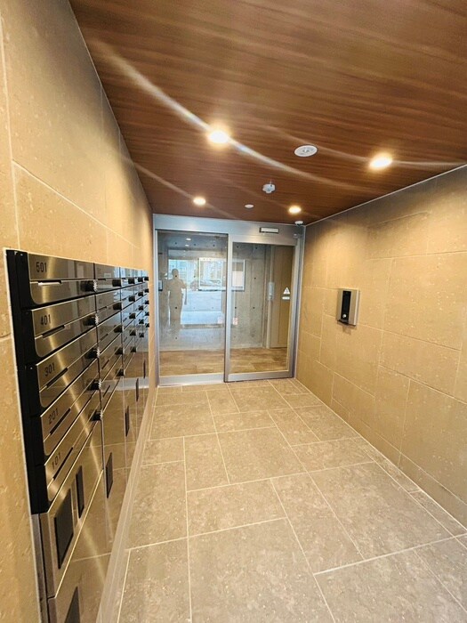 物件外観写真3　(エントランス部分)