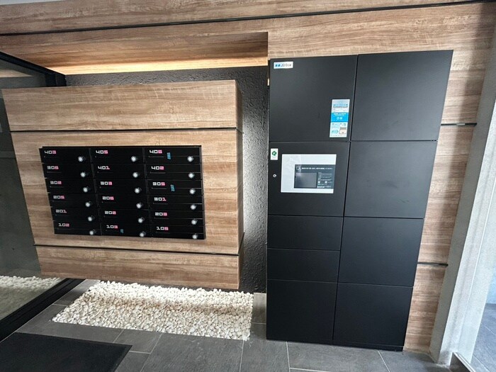 物件外観写真6　(エントランス部分)