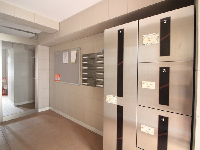 物件外観写真4　(エントランス部分)