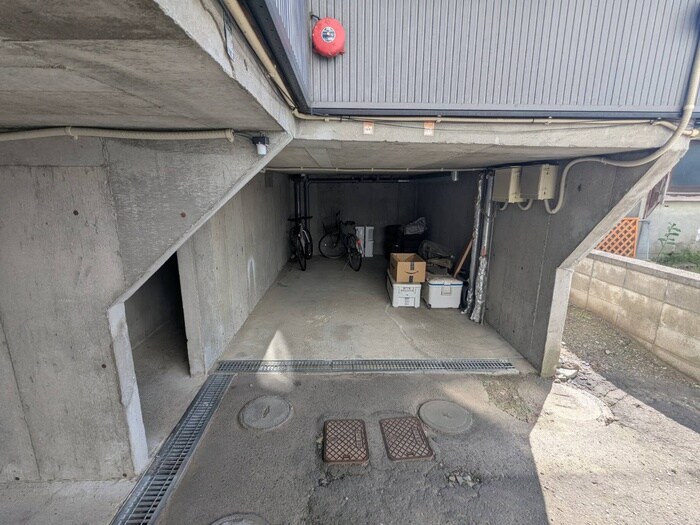 物件外観写真4　(駐車場)