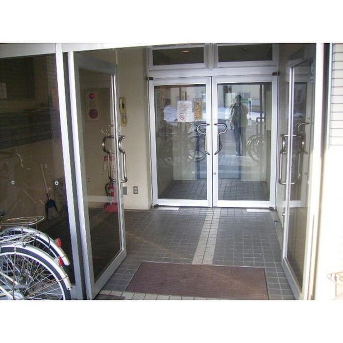物件外観写真4　(エントランス部分)