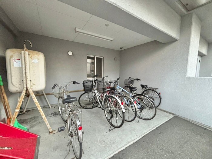 物件外観写真5　(駐輪場)