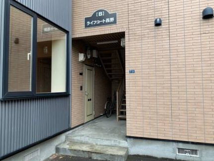 物件外観写真4　(エントランス部分)