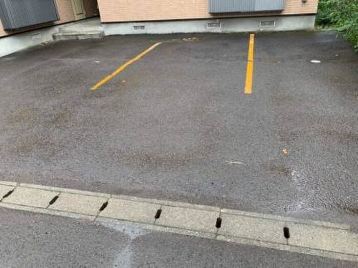 物件外観写真6　(駐車場)