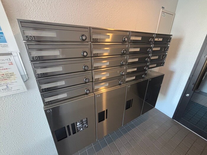 物件外観写真4　(エントランス部分)