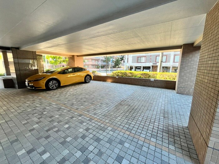 物件外観写真3　(駐車場)